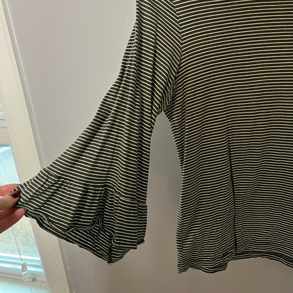 Banana Republic Designer Tee Bell Sleeve green white Striped XS - Picture 9 of 10